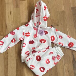 NWT White Hoodie and Sweatpants Set with Red Lip Print 4T